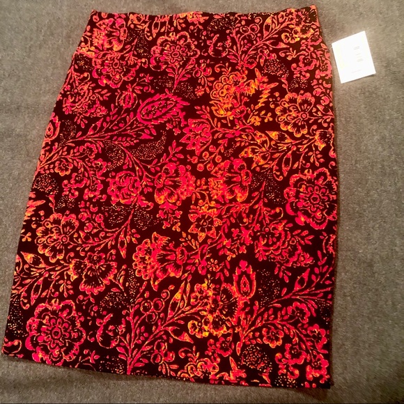 NWT Cassie LulaRoe Cozy Pencil Skirt Plus Size 3x - Picture 2 of 6